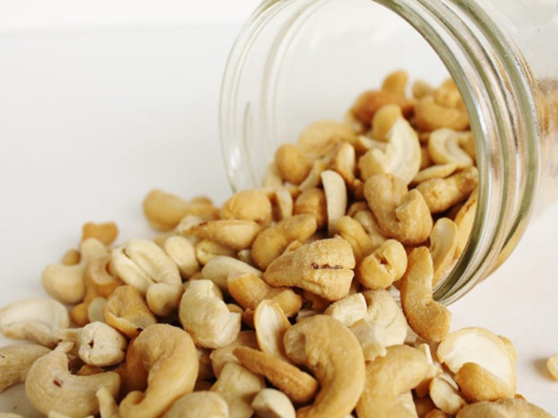 an-bao-nhieu-hat-dieu-de-giam-duoc-can