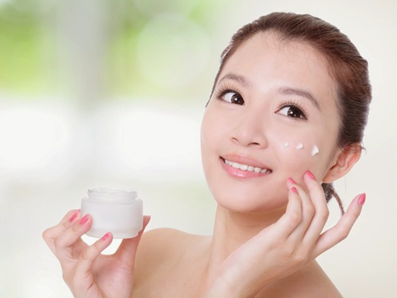 cham-soc-lan-da-tham-nam-voi-my-pham-tu-nhat-ban