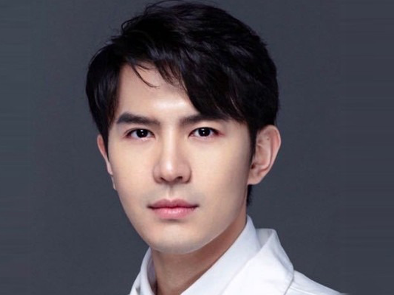 nhieu-nguoi-den-benh-vien-dang-ky-kham-vi-bac-si-qua-dep-trai