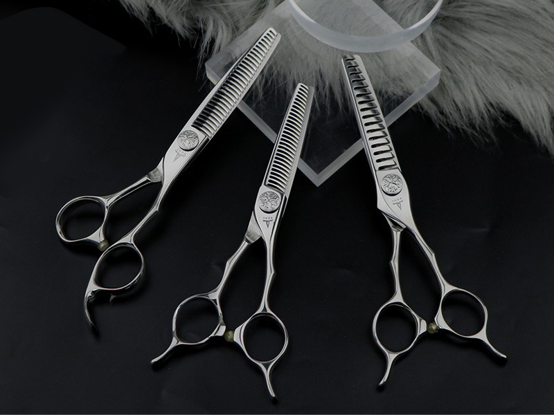 tora-keo-cat-toc-may-do-rieng-cho-nha-tao-mau-toc-viet