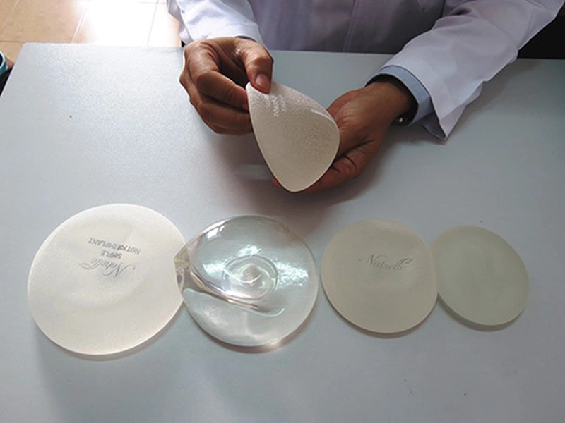 vi-sao-can-lua-chon-size-tui-nguc-phu-hop-khi-nang-nguc