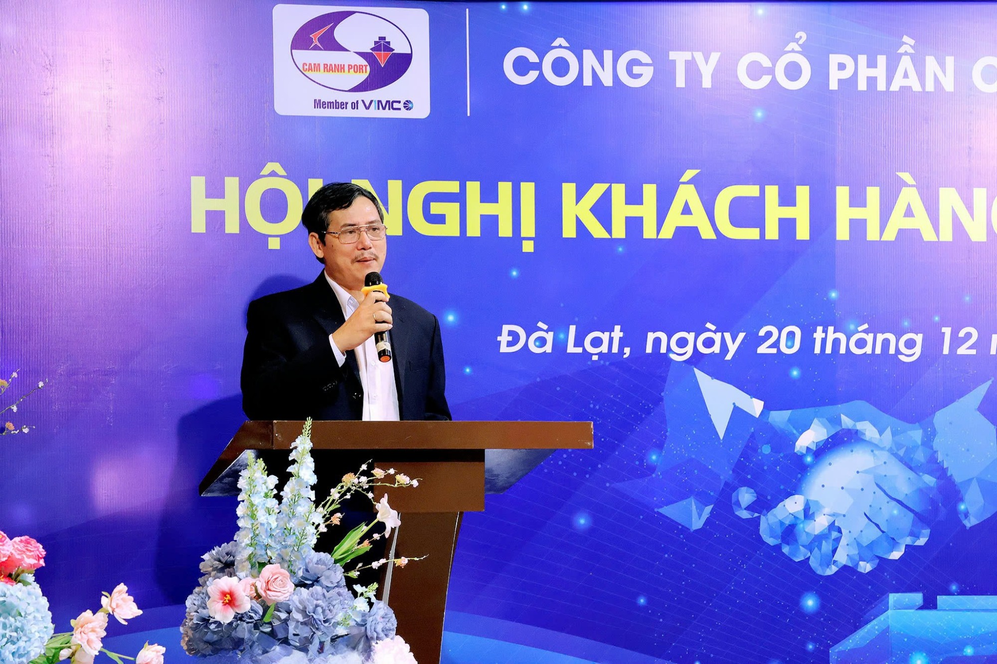 tgd_cang_cam_ranh_phat_bieu_tong_ket_hoi_nghi_khach_hang_nam2024